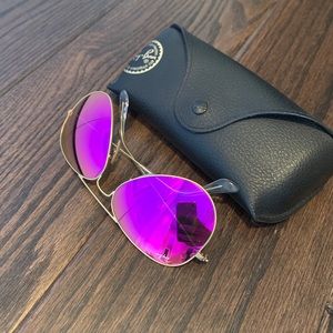 Hot pink Ray-Ban aviators